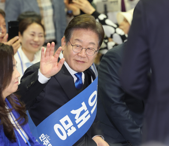  뼼 ١뼱 յ ù 50%  []